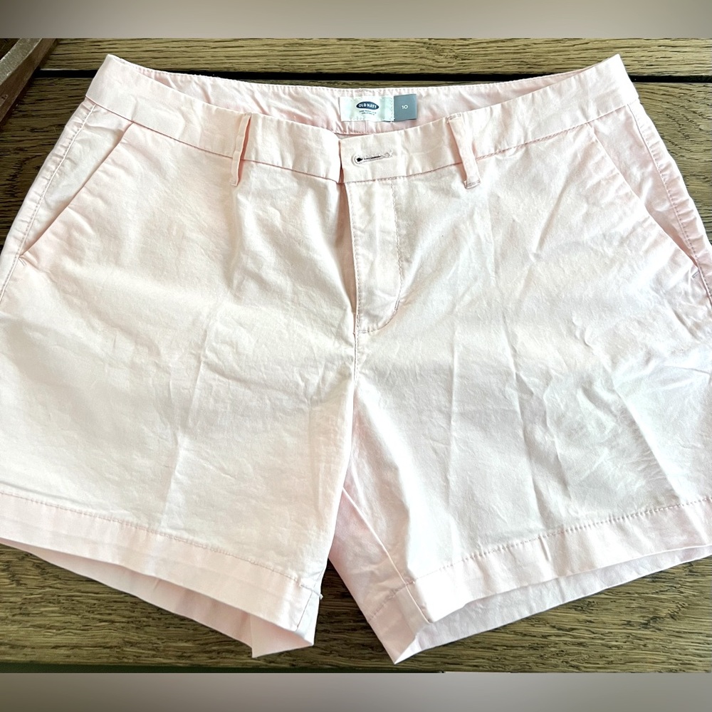 Old Navy women shorts, Size 10, baby pink color